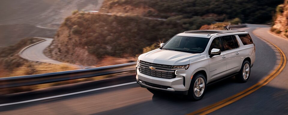 Chevrolet Suburban 2023, camioneta grande con 355 HP, rines en aluminio de 22 pulgadas, faros LED con Intellibeam y más
